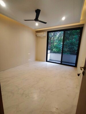 Room in 3 BHK Builder Floor at Sector 21 – for Rent