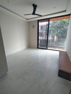 Room in 3 BHK Builder Floor at Sector 21 – for Rent