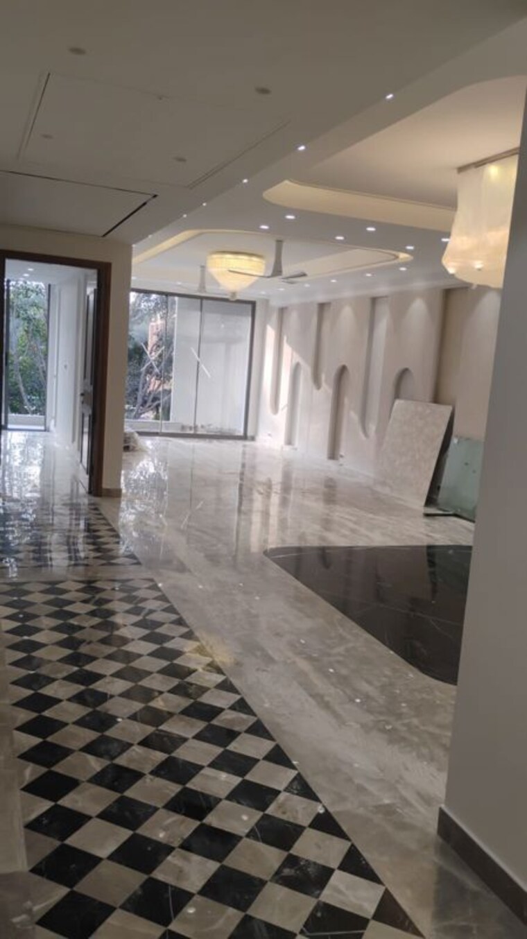 Entrance, dlf phase ii 4 Bedroom 402 Sq.Yd. Builder Floor In Dlf Phase ii Gurgaon 10273389