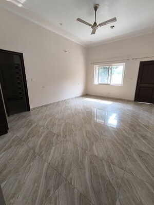 Room in 4 BHK Independent House at Turner Road – for Rent