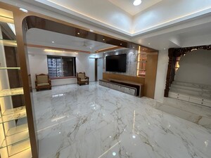 Room in 3 BHK Apartment at Kumar Kruti, Kalyani Nagar – for Rent