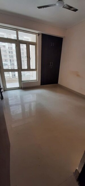 Room in 2 BHK Apartment at Supertech Eco Village II, Sector 16b Greater Noida – for Rent