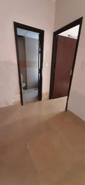 Room in 2 BHK Apartment at Supertech Eco Village II, Sector 16b Greater Noida – for Rent