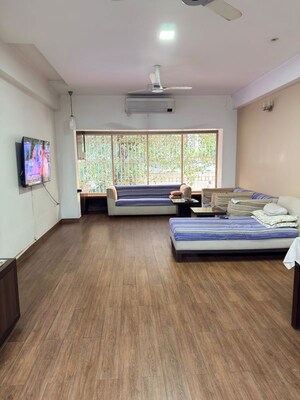 Bedroom in 3 BHK Apartment at Vimla Mahal, Peddar Road – for Rent