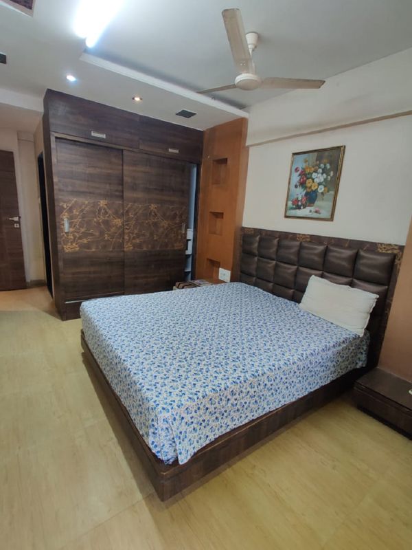 2 BHK + Pooja Room Apartment For Rent in Bandra West