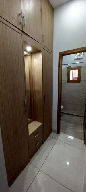 Building Lobby in 3 BHK Builder Floor at Sector 33 – for Rent