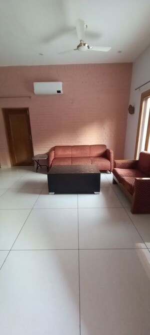 3 BHK Builder Floor For Rent in Sector 33