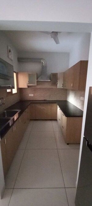 Kitchen in 3 BHK Builder Floor at Sector 33 – for Rent