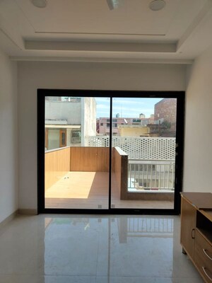 Furnished Amenities in 3 BHK Builder Floor at Sector 32 – for Rent