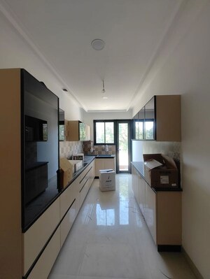 Building Lobby in 3 BHK Builder Floor at Sector 32 – for Rent