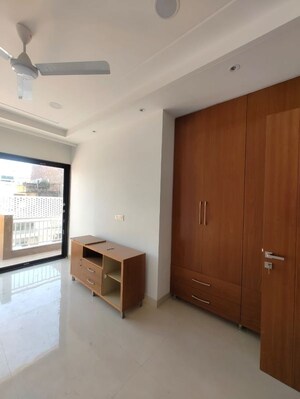 Room in 3 BHK Builder Floor at Sector 32 – for Rent
