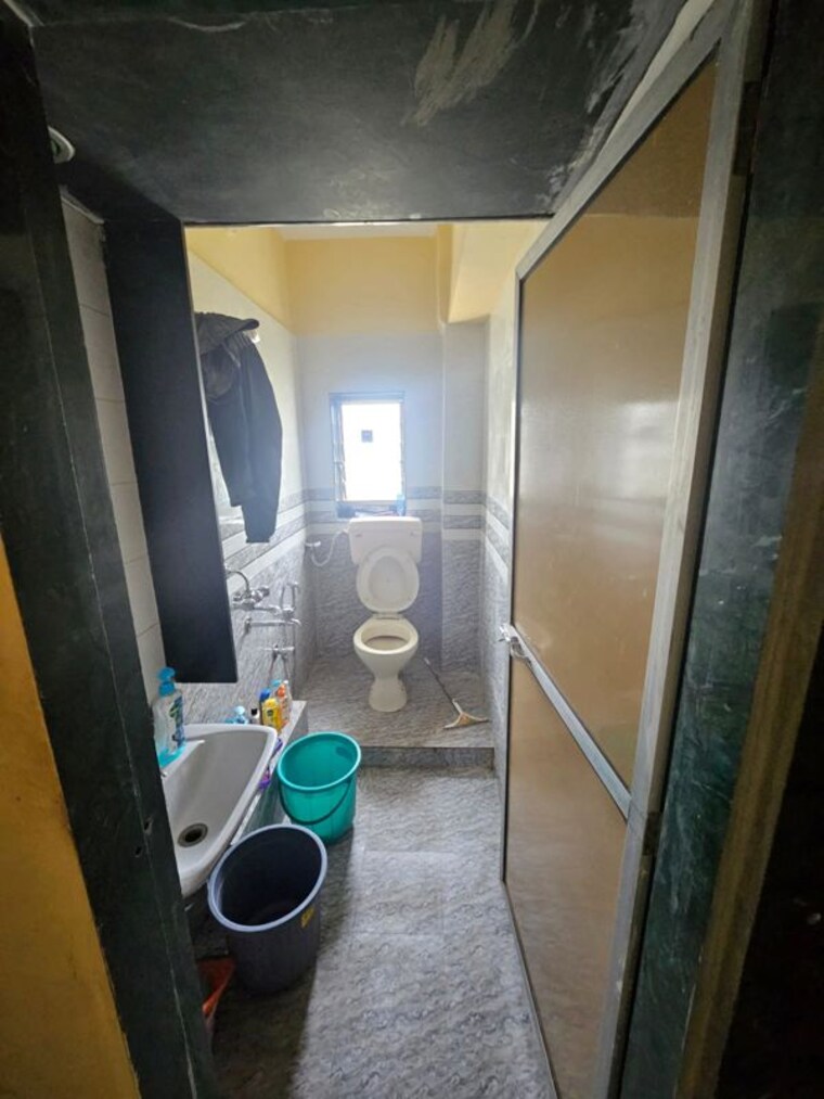 Bathroom, apna-ghar-chs 2 Bedroom 697 Sq.Ft. Apartment In Andheri East Mumbai 10273883