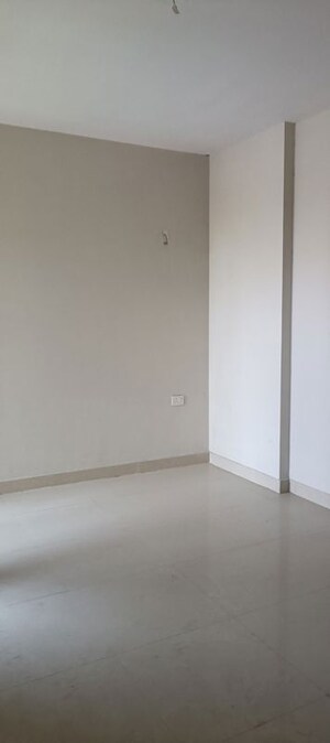 Room in 3 BHK Apartment at Tata Eureka Park, Sector 150 – for Rent