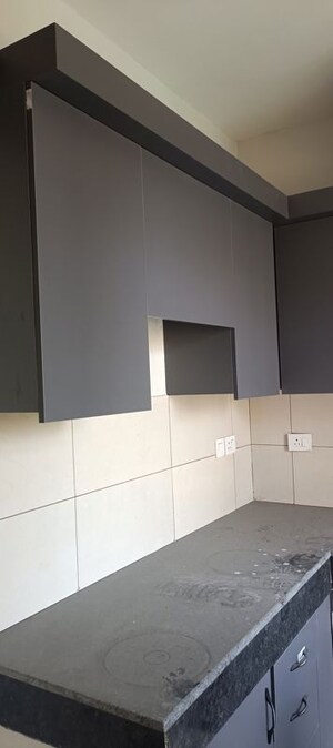 Room in 3 BHK Apartment at Tata Eureka Park, Sector 150 – for Rent