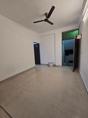 Room in 1 BHK Builder Floor at Neb Sarai – for Rent