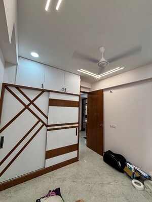 Room in 2 BHK Apartment at Panchsheel Greens, Sector 16 Greater Noida – for Sale