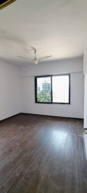 Room in 2 BHK Apartment at Santacruz West – for Rent