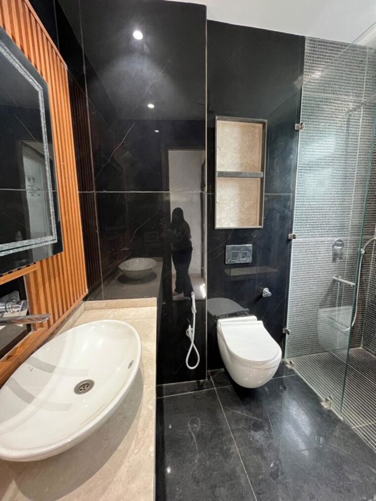 Bathroom, greater kailash i 3 Bedroom 1800 Sq.Ft. Builder Floor In Greater Kailash I Delhi 10273921