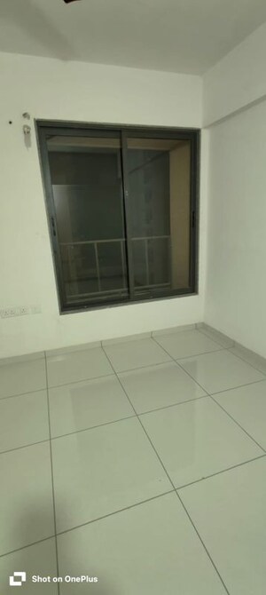 Room in 3 BHK Apartment at Vishwanath Maher Homes 4, Shela – for Rent