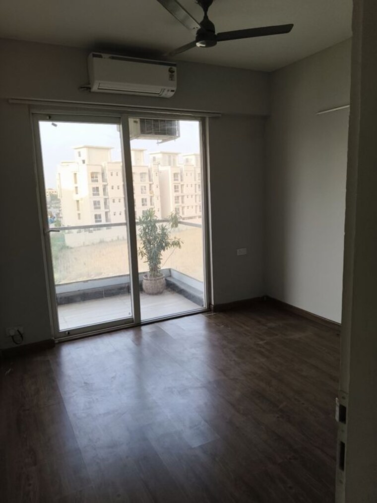 Room, signature-global-city 3 Bedroom 1300 Sq.Ft. Apartment In Sector 37d Gurgaon 10273923