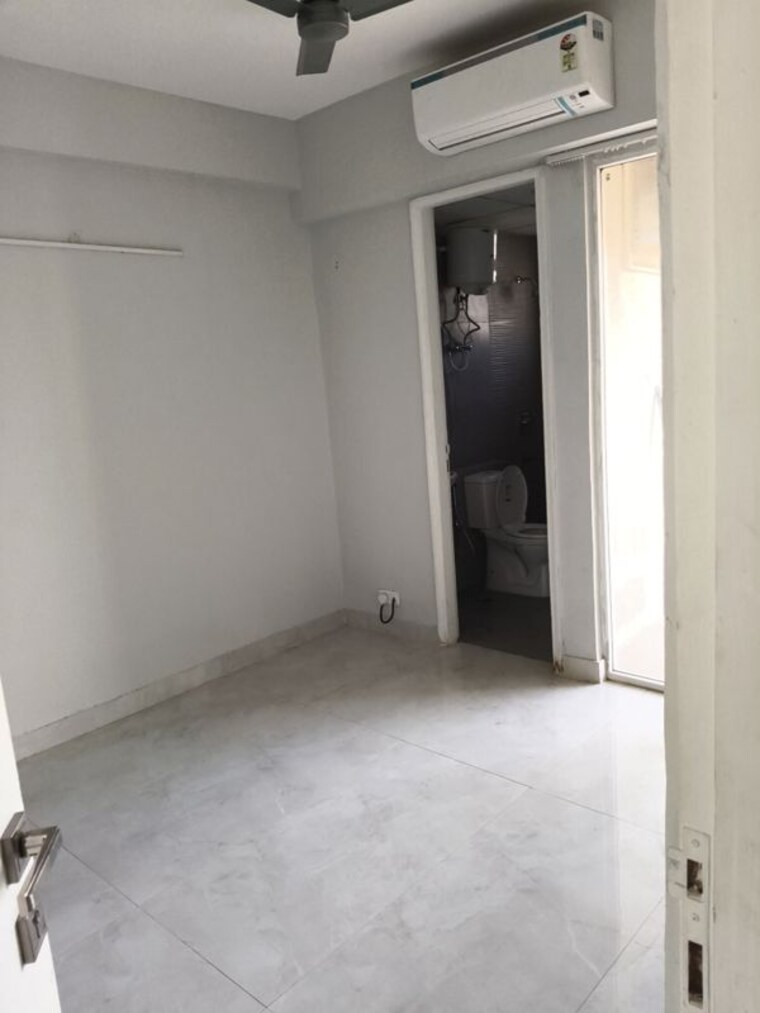Room, signature-global-city 3 Bedroom 1300 Sq.Ft. Apartment In Sector 37d Gurgaon 10273923