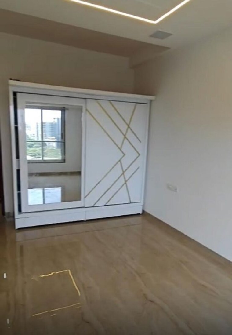 Room, juhu 3 Bedroom 1100 Sq.Ft. Apartment In Juhu Mumbai 10273966