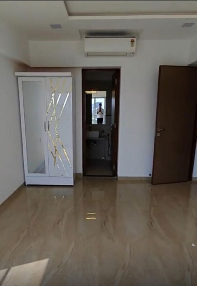 Room, juhu 3 Bedroom 1100 Sq.Ft. Apartment In Juhu Mumbai 10273966