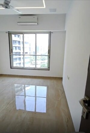 Room in 3 BHK Apartment at Juhu – for Rent