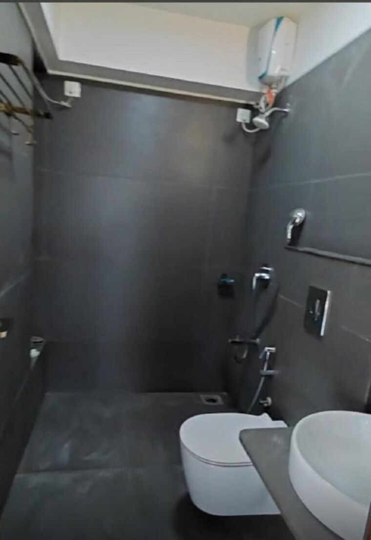 Bathroom, juhu 3 Bedroom 1100 Sq.Ft. Apartment In Juhu Mumbai 10273966