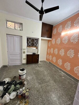 Parking in 2 BHK Builder Floor at Shalimar Bagh – for Rent