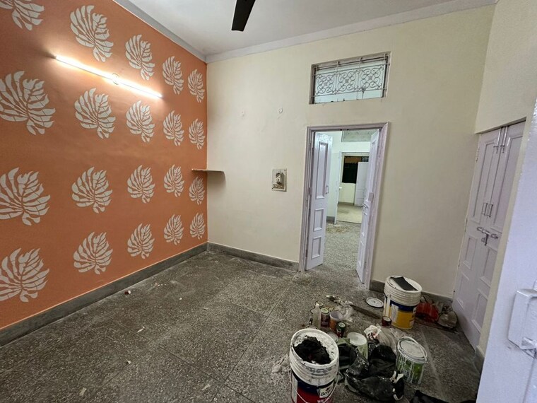  Parking, shalimar bagh 2 Bedroom 850 Sq.Ft. Builder Floor In Shalimar Bagh Delhi 10274034