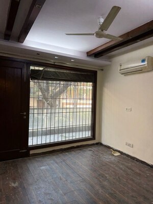 Room in 3 BHK Builder Floor at Nizamuddin – for Rent