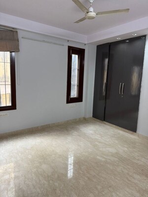 Room in 3 BHK Builder Floor at Nizamuddin – for Rent