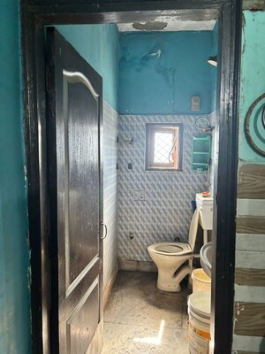 Bathroom in 3 BHK Builder Floor at Rohini Sector 16 – for Rent