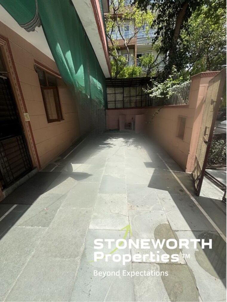 Balcony, sector 40 3 Bedroom 263 Sq.Yd. Villa In Sector 40 Gurgaon 10273877