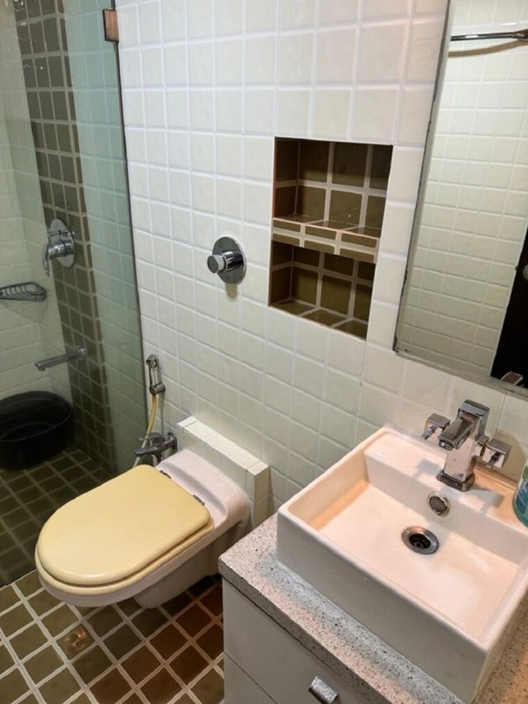 Bathroom, santacruz west 3 Bedroom 1100 Sq.Ft. Apartment In Santacruz West Mumbai 10274062
