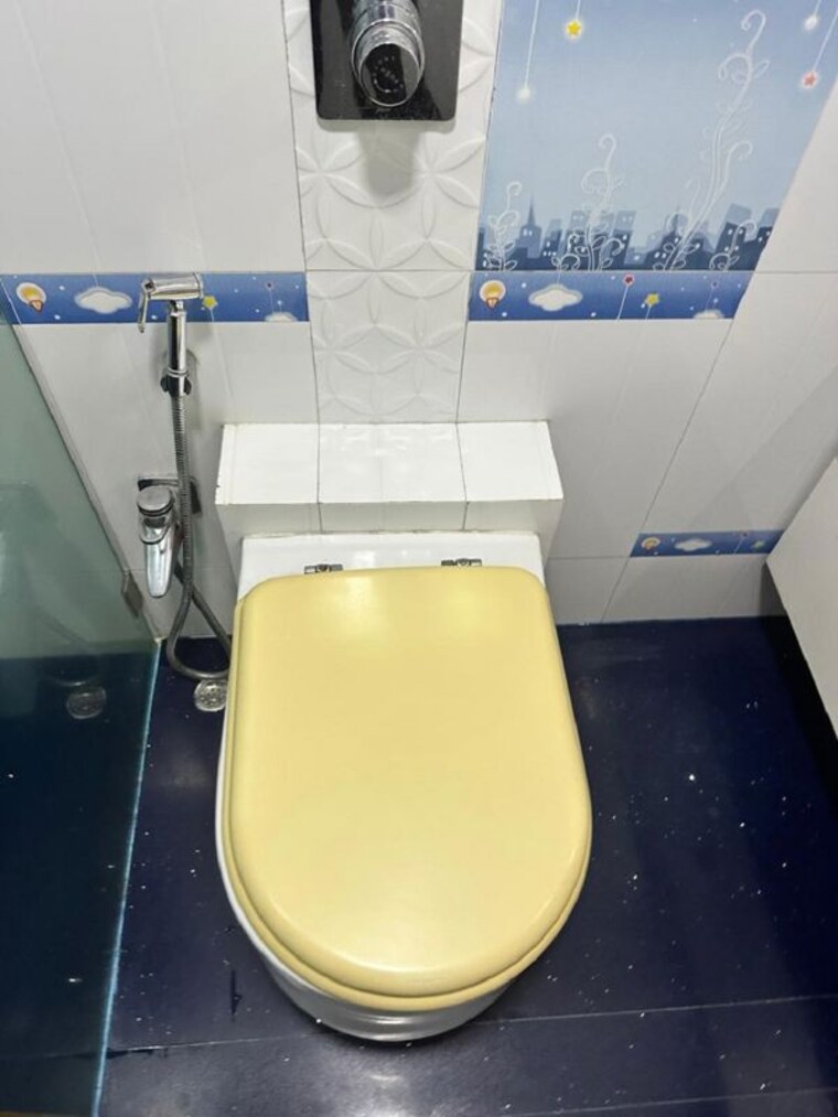 Bathroom, santacruz west 3 Bedroom 1100 Sq.Ft. Apartment In Santacruz West Mumbai 10274062