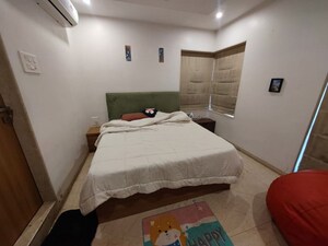 Bedroom in 3 BHK Apartment at Santacruz West – for Rent