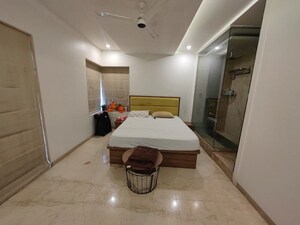 Bedroom in 3 BHK Apartment at Santacruz West – for Rent