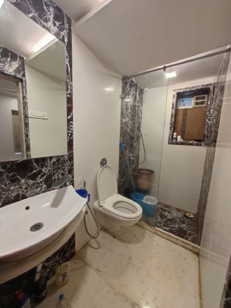 Bathroom, santacruz west 3 Bedroom 1100 Sq.Ft. Apartment In Santacruz West Mumbai 10274126