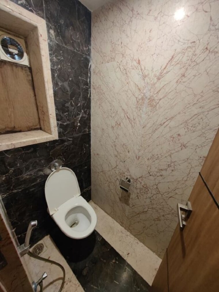 Bathroom, santacruz west 3 Bedroom 1100 Sq.Ft. Apartment In Santacruz West Mumbai 10274126