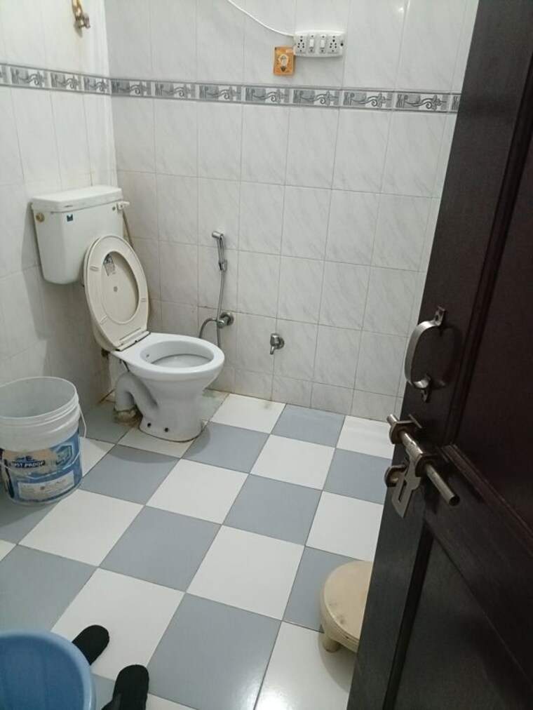 Bathroom, ansal-plaza-sector-23 2 Bedroom 2200 Sq.Ft. Independent House In Sector 23 Gurgaon 10274136