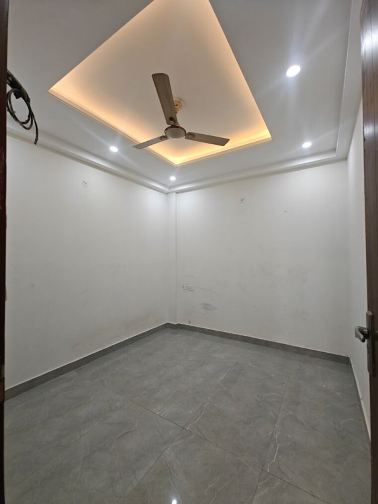 Room, sarfabad village 2 Bedroom 1000 Sq.Ft. Builder Floor In Sarfabad Village Noida 10274147