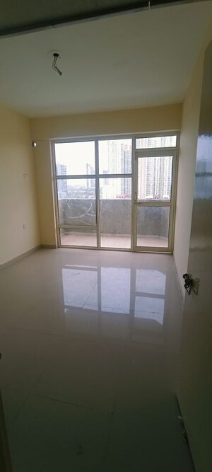 Room in 2 BHK Apartment at Pyramid Midtown, Sector 59 – for Rent