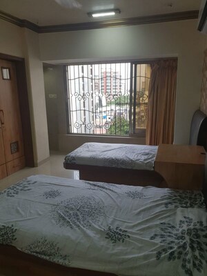 Bedroom in 2 BHK Apartment at Khar West – for Rent