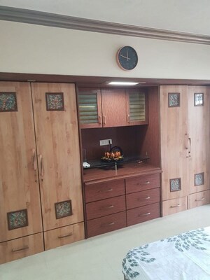 Bedroom in 2 BHK Apartment at Khar West – for Rent