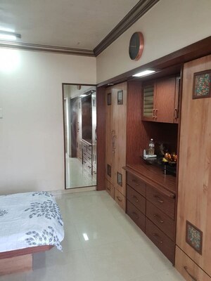 Room in 2 BHK Apartment at Khar West – for Rent