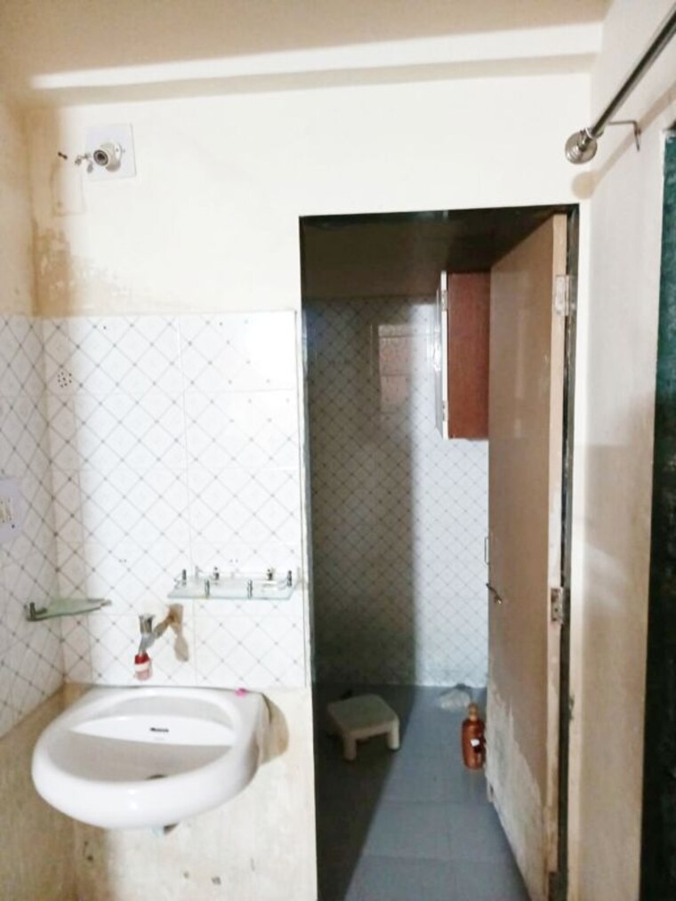 Bathroom, keshav nagar 1 Bedroom 612 Sq.Ft. Apartment In Keshav Nagar Ahmedabad 10274202