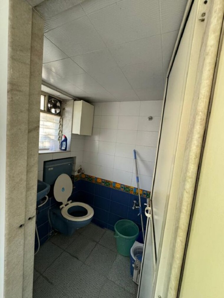 Bathroom, santacruz west 1 Bedroom 500 Sq.Ft. Apartment In Santacruz West Mumbai 10274218
