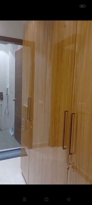 Furnished Amenities in 3 BHK Builder Floor at Shalimar Bagh – for Rent